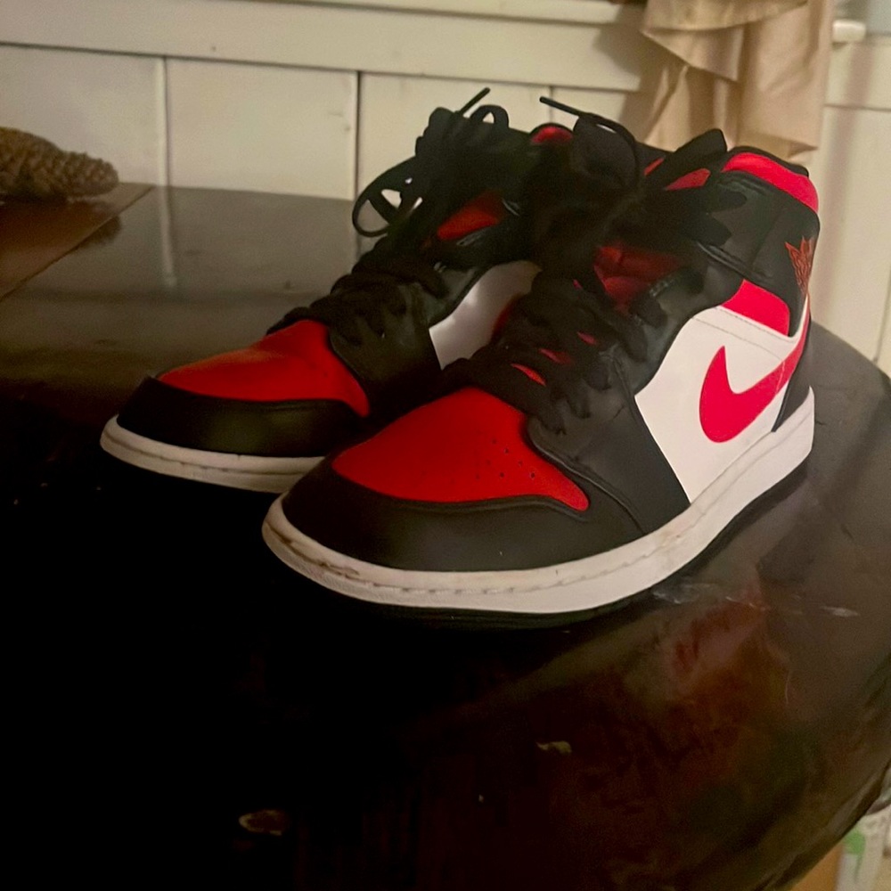 Brand new worn 2 times 100 bucks first come first serve